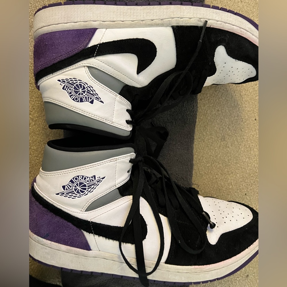 10.5 AIR JORDANS. Excellent Condition